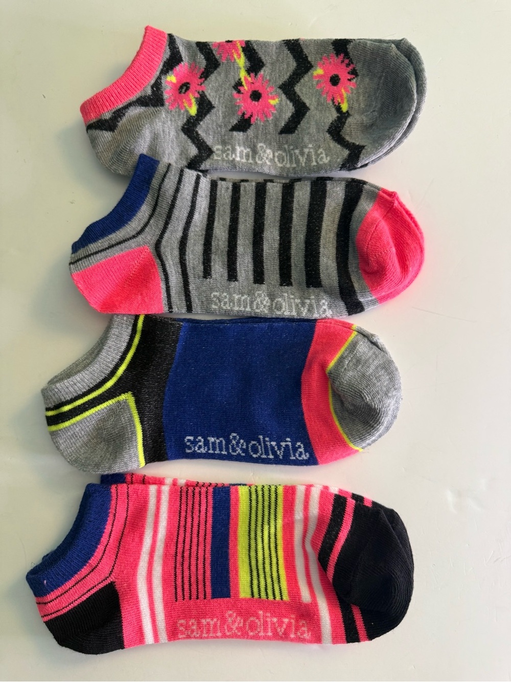 NWOT Women's Neon Pink and Multi-Color No-Show Sock Set-4 pair